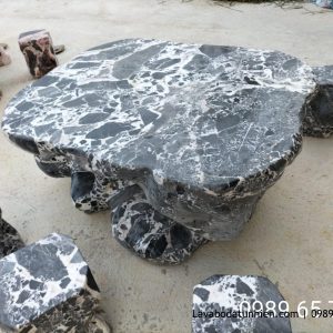 Bàn đá tự nhiên nguyên khối từ đá lũa đen chỉ trắng hòa bình